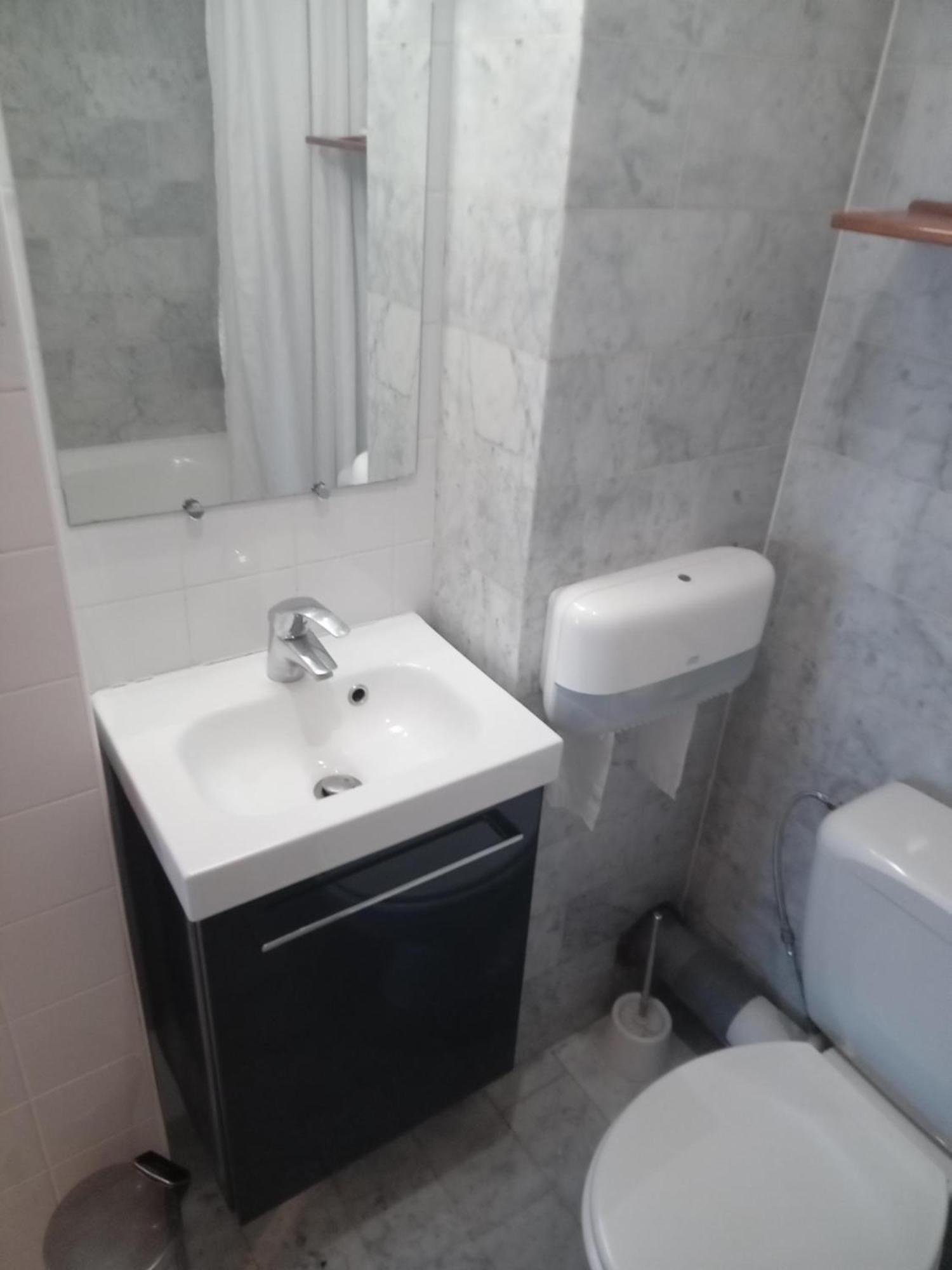 Modern Est Hotel